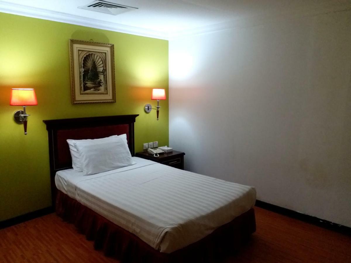 Taj Plaza Hotel 4*