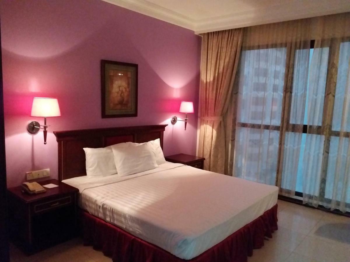 Taj Plaza