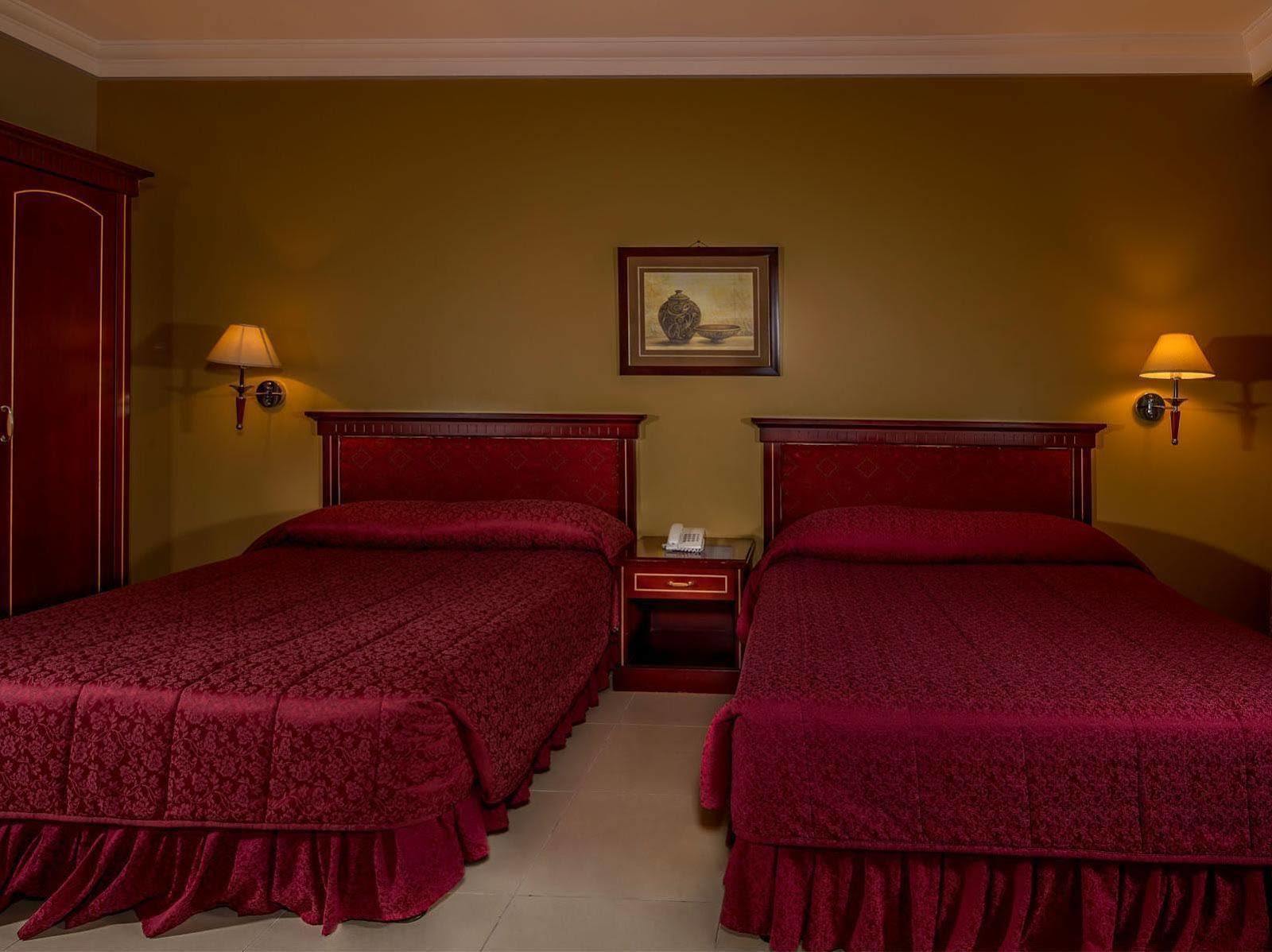 होटल Taj Plaza 4*