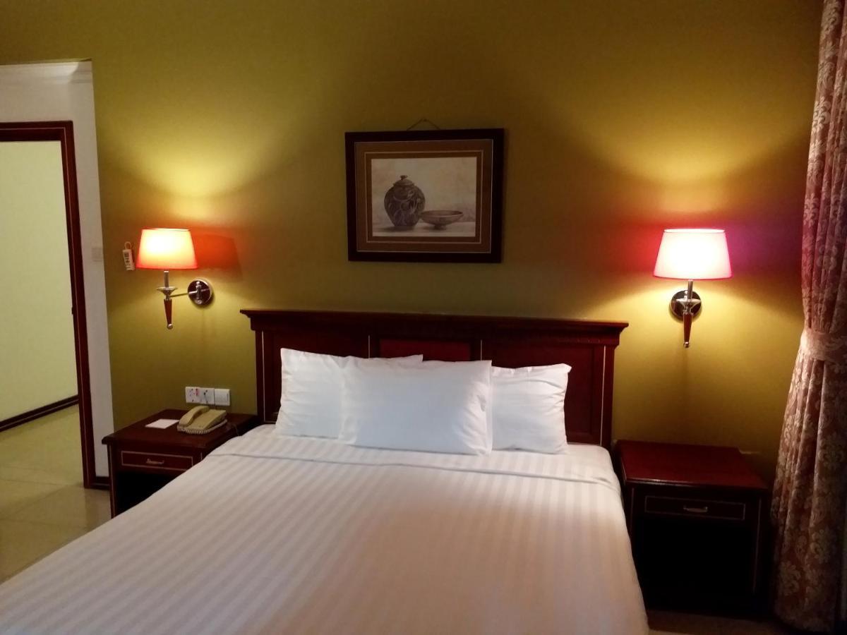 Taj Plaza 4*