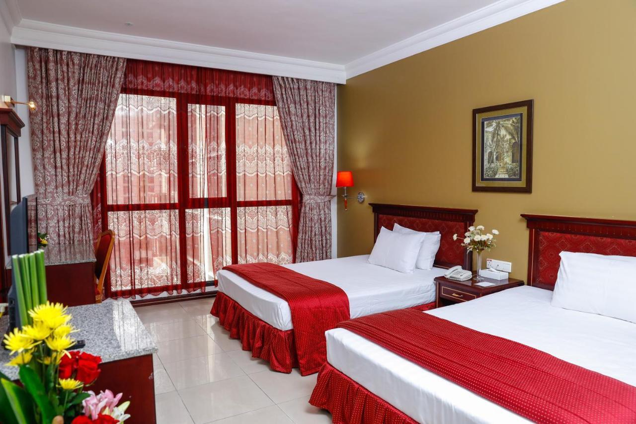 होटल Taj Plaza 4*