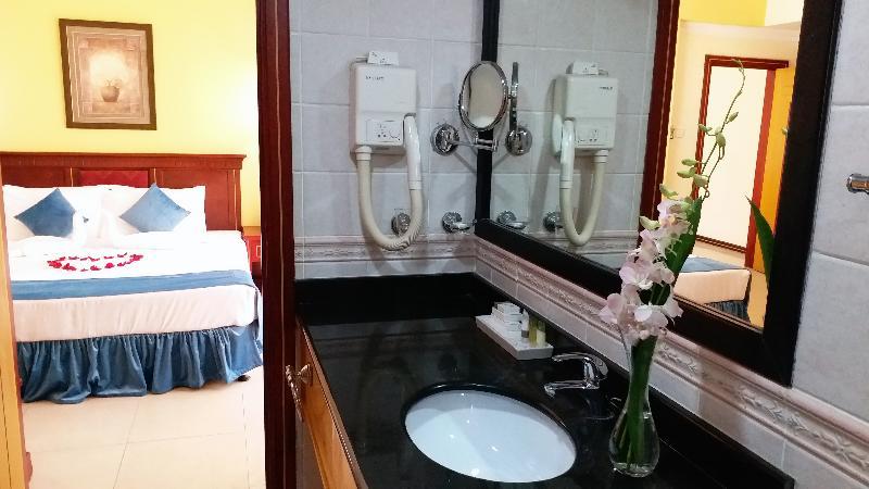 होटल Taj Plaza